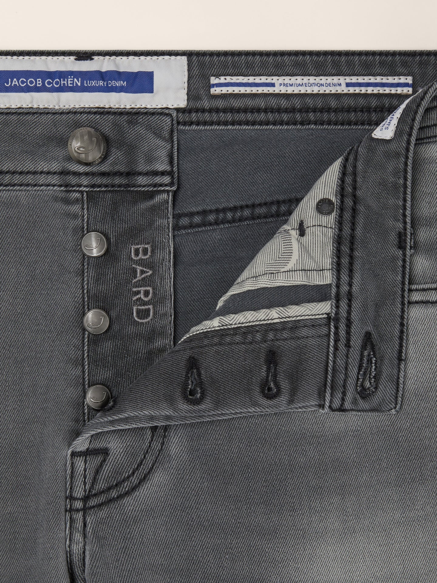 Jeans regular-slim 5 tasche Bard in denim super stretch nero effetto spray