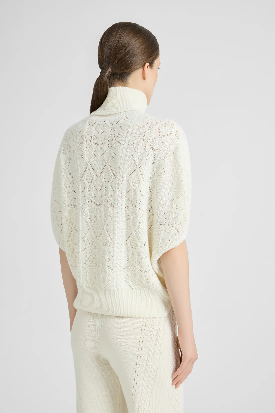 Poncho in lana e cashmere con lavorazione traforata
