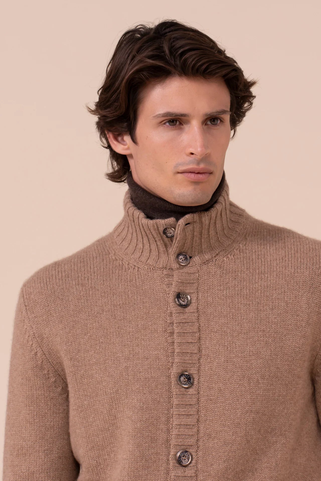 Favonius 428 cardigan in cashmere con bottoni