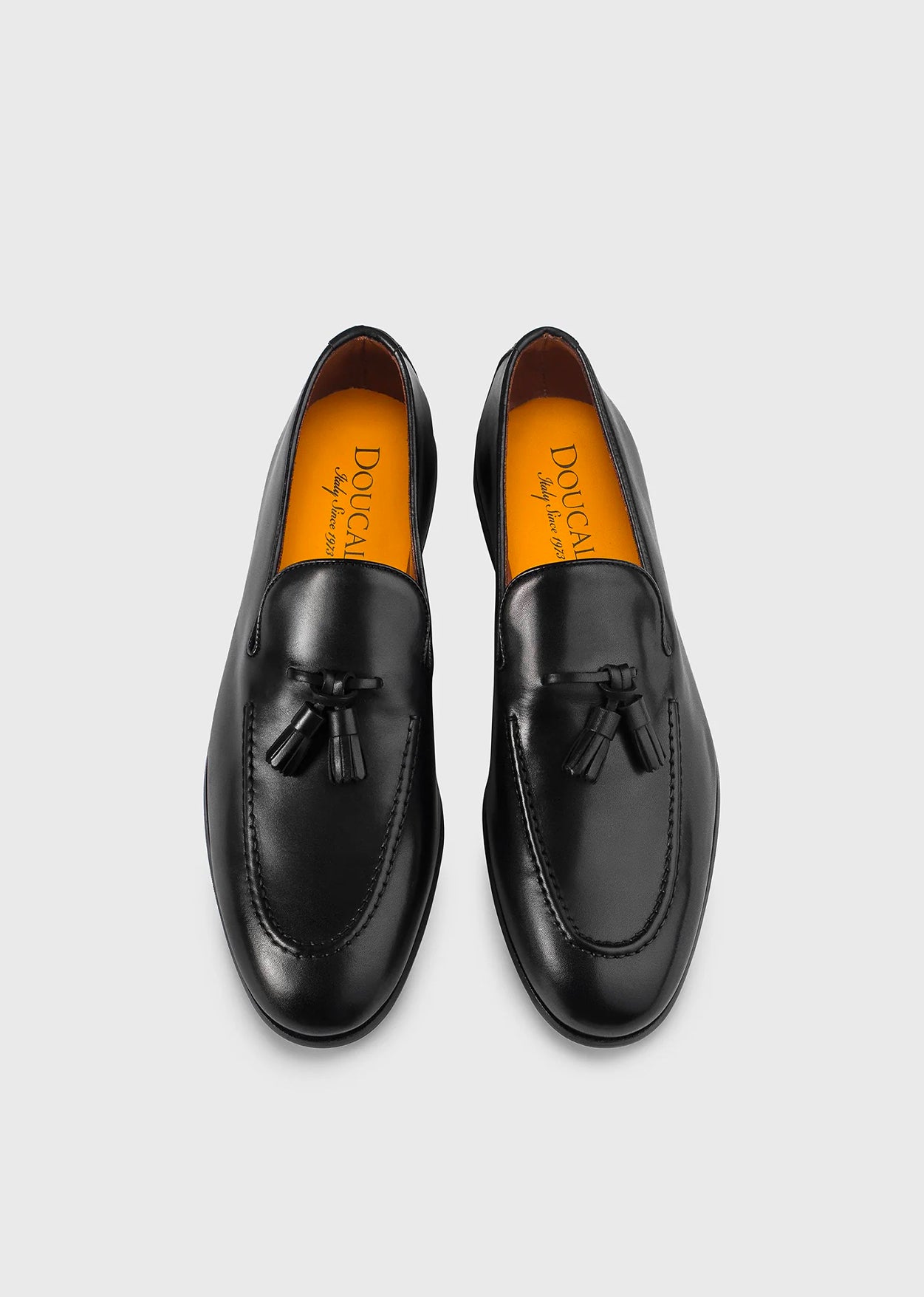 Mocassino con nappine in pelle nero