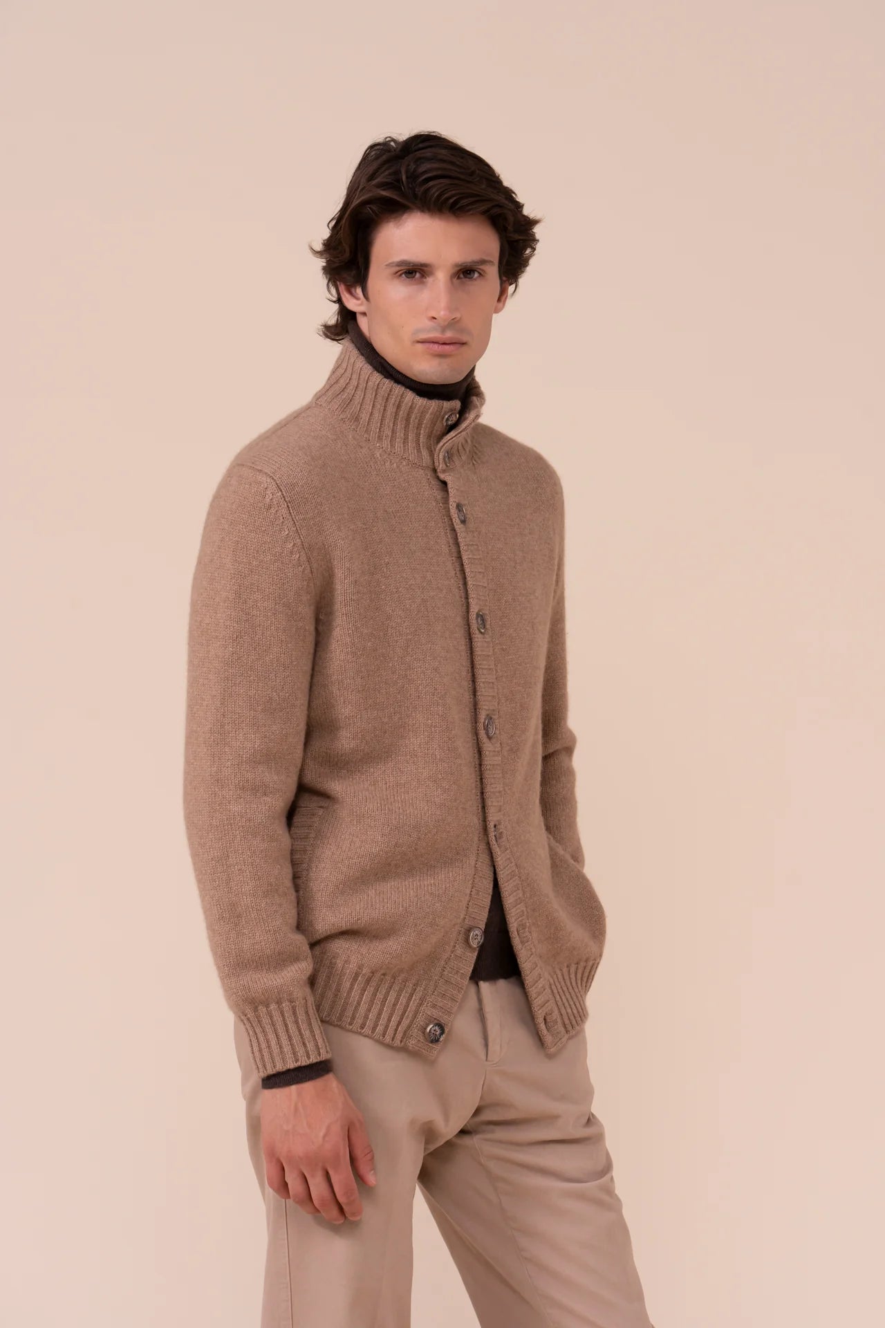 Favonius 428 cardigan in cashmere con bottoni