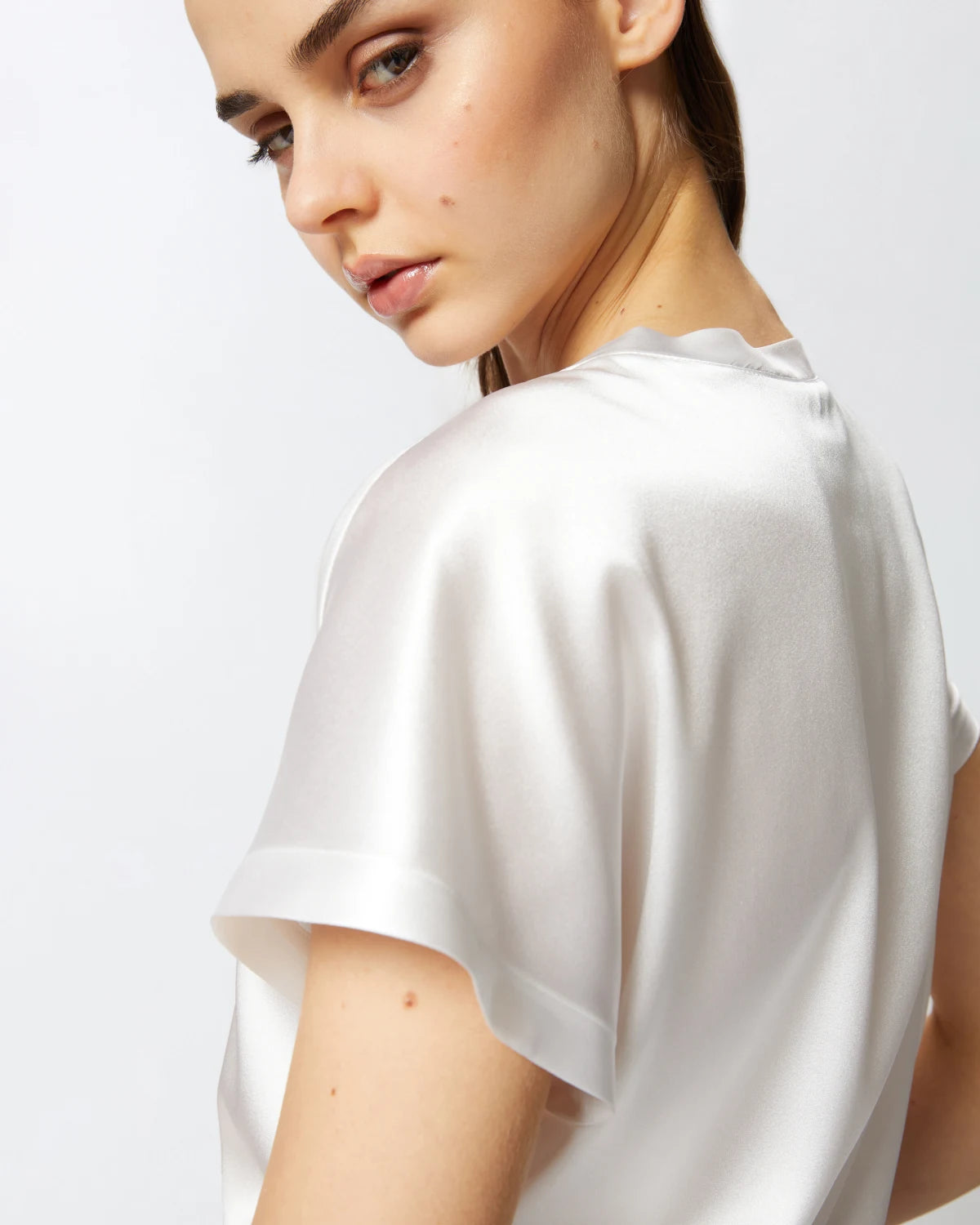 Blusa in satin maniche ad aletta