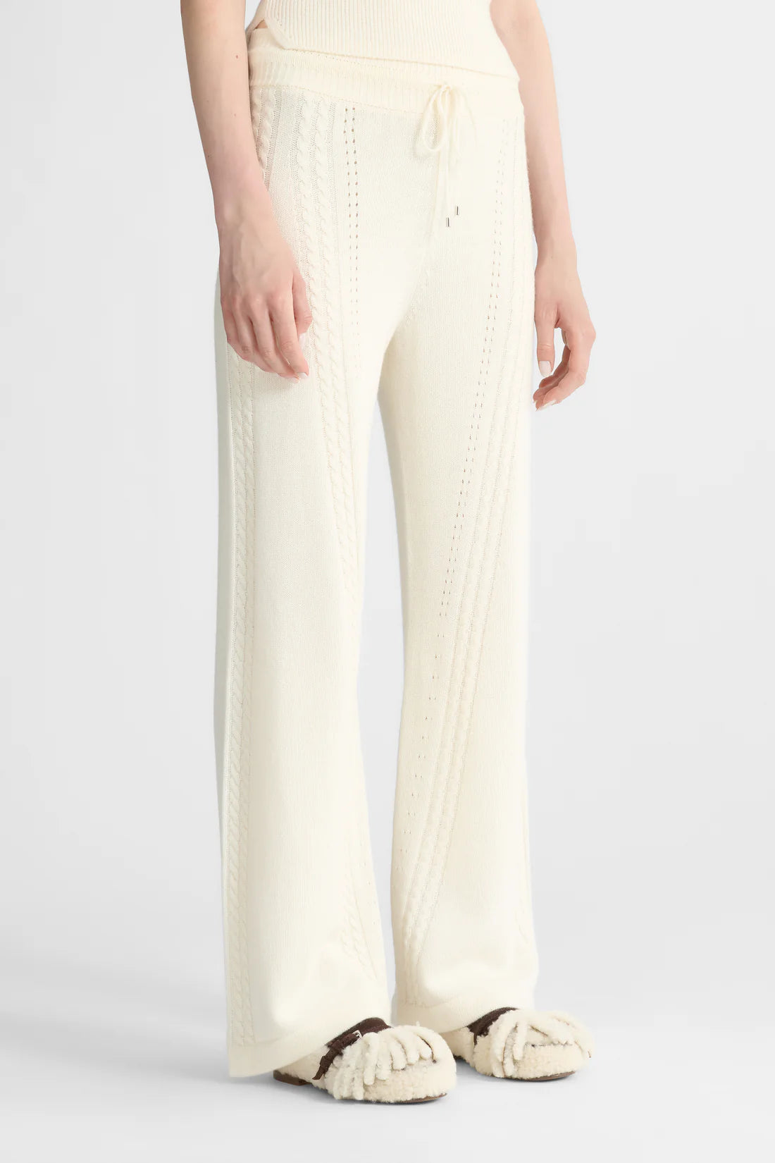Pantalone cropped in misto lana e cashmere con motivo a treccia