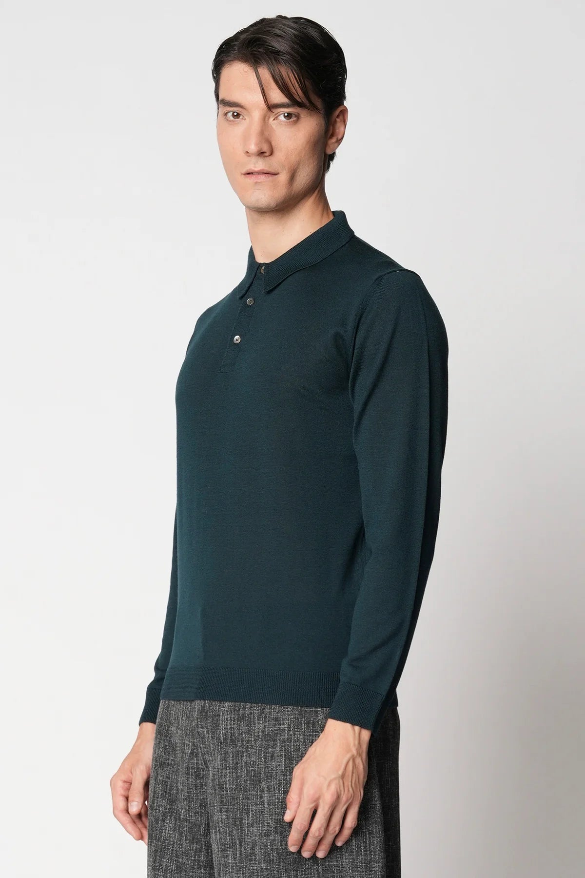 Polo bottoni rasato in lana merino extrafine